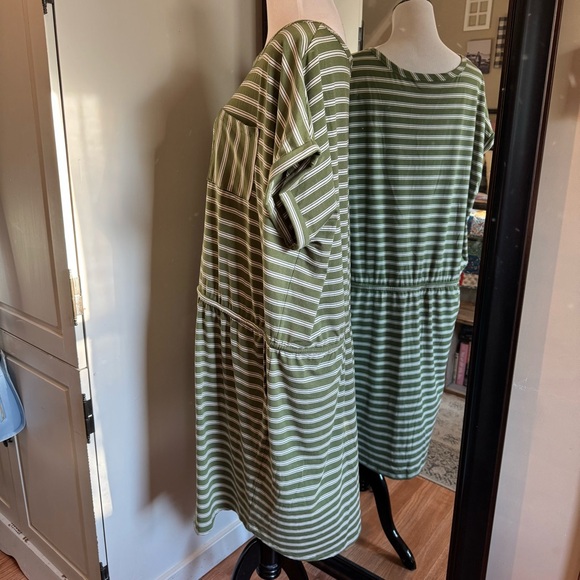 🔴 Terra & Sky 2X Green Striped Dress - Picture 2 of 5